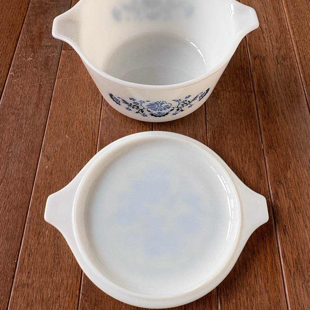 Vintage Pyrex milk glass Willow print 1 quart Casserole Dish - Picture 3 of 5